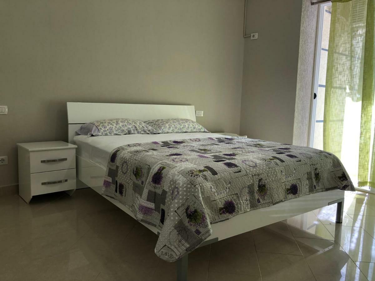 Apartment Mali I Robit Beachfront *